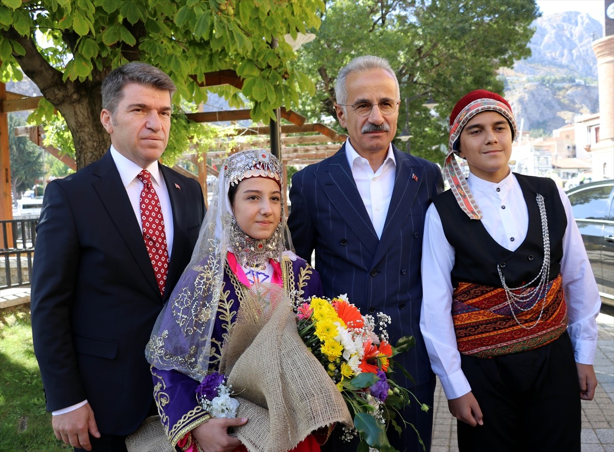 Ulaştırma ve Altyapı Bakanı Abdulkadir Uraloğlu (sağ 2), Amasya Valiliği'ni ziyaret etti. Bakan...