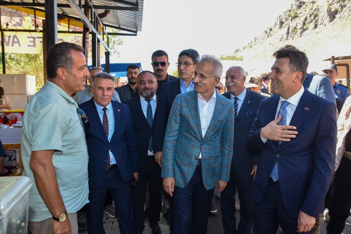 Ulaştırma ve Altyapı Bakanı Abdulkadir Uraloğlu, Tunceli'nin Ovacık ilçesindeki Munzur Gözeleri'ne...
