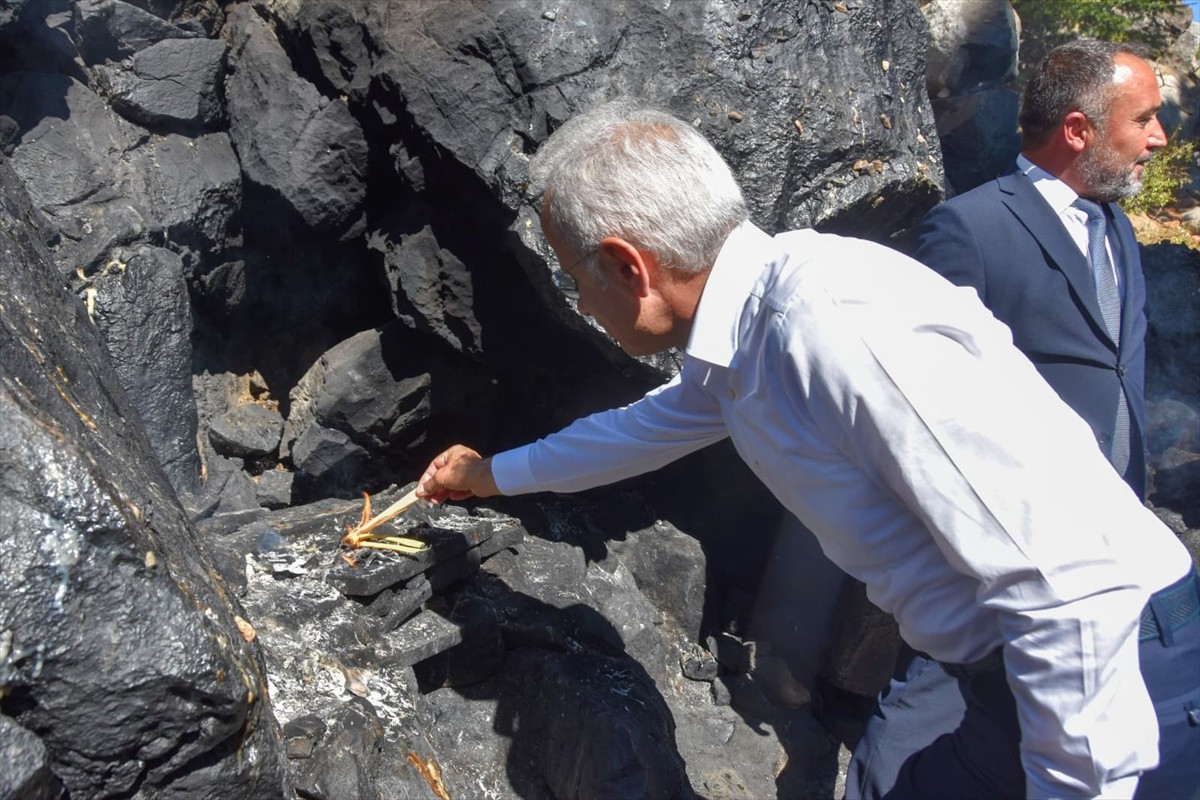 Ulaştırma ve Altyapı Bakanı Abdulkadir Uraloğlu, Tunceli'nin Ovacık ilçesindeki Munzur Gözeleri'ne...