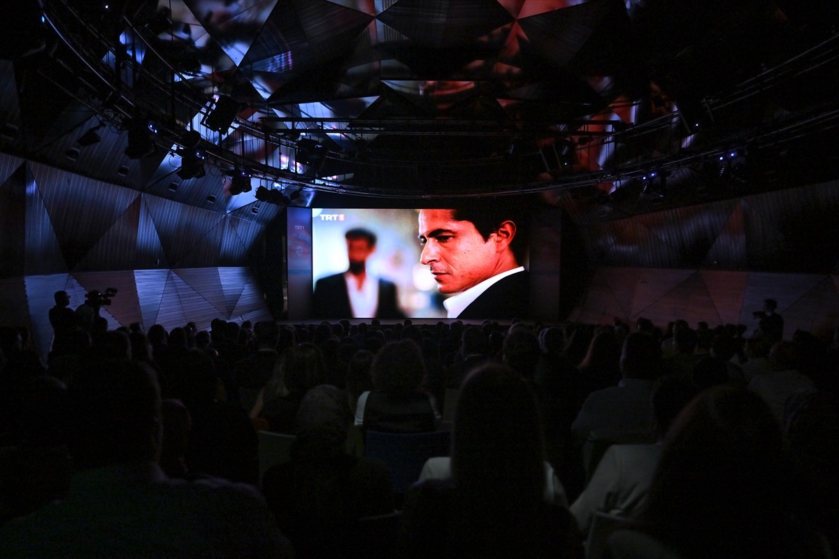 Umut dolu bir yolculuğu ekranlara taşıyan TRT 1'in yeni dizisi "Cennetin Çocukları", ilk bölümüyle...