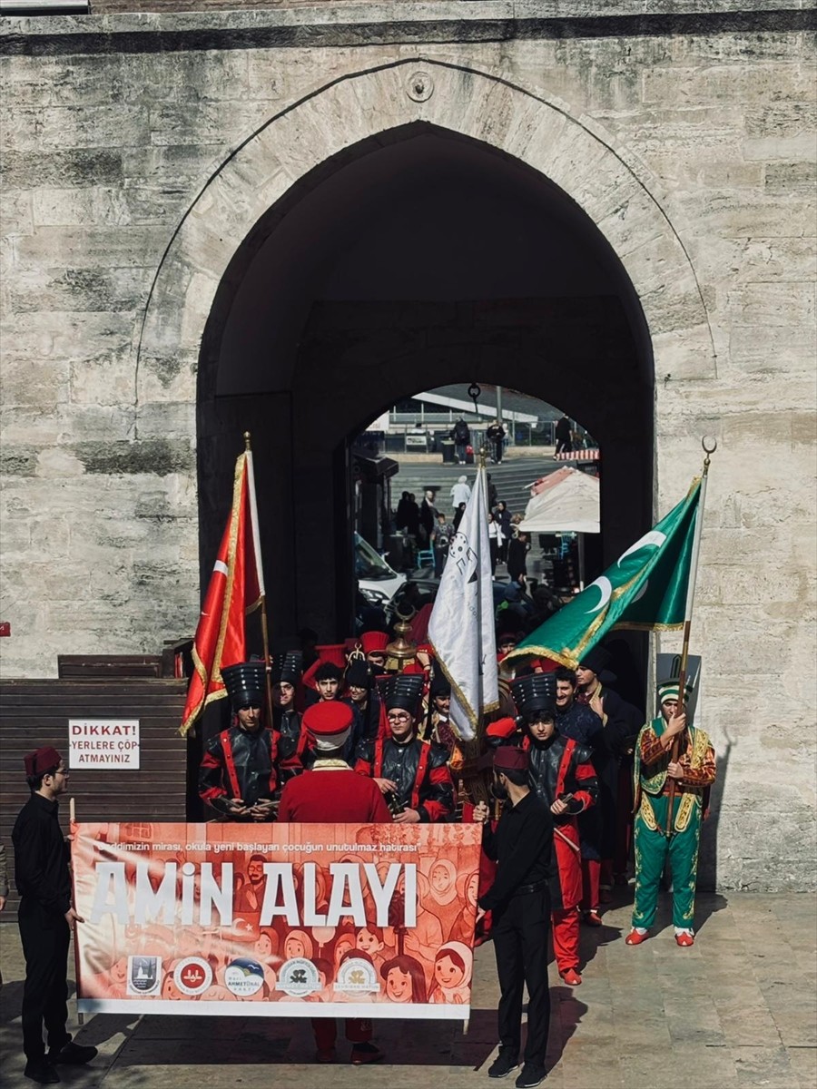 Üsküdar Müftülüğü Şehriban Hatun ve Kıymet Hatun çocuk akademileri tarafından okula yeni başlayan...