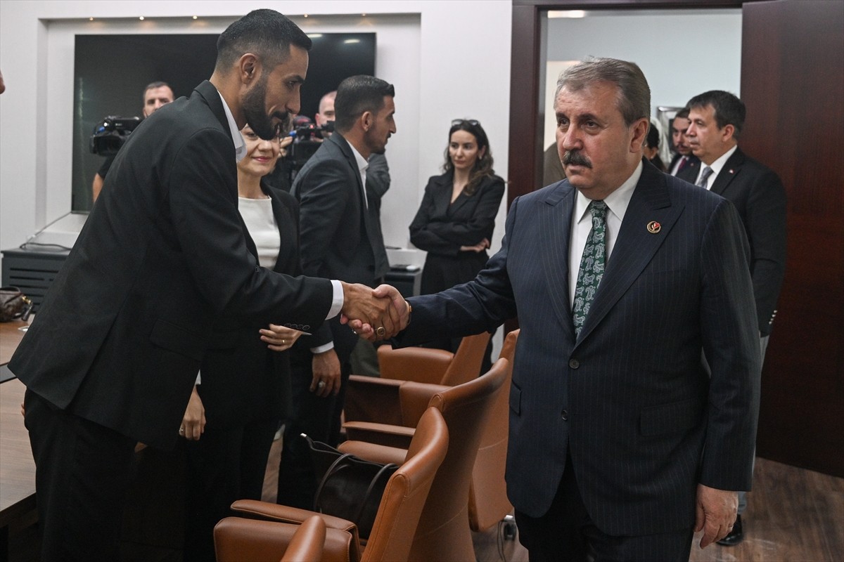 üyük Birlik Partisi (BBP) Genel Başkanı Mustafa Destici (sağda), Anadolu Şehit Aileleri Gazileri...