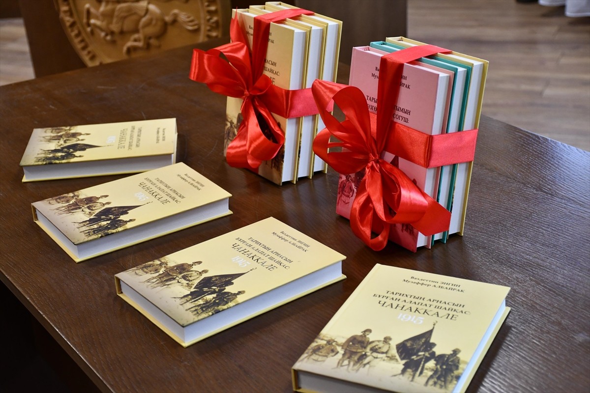 Vahdettin Engin ve Muzaffer Albayrak'ın kaleme aldığı Çanakkale Savaşları'nın önemini anlatan...