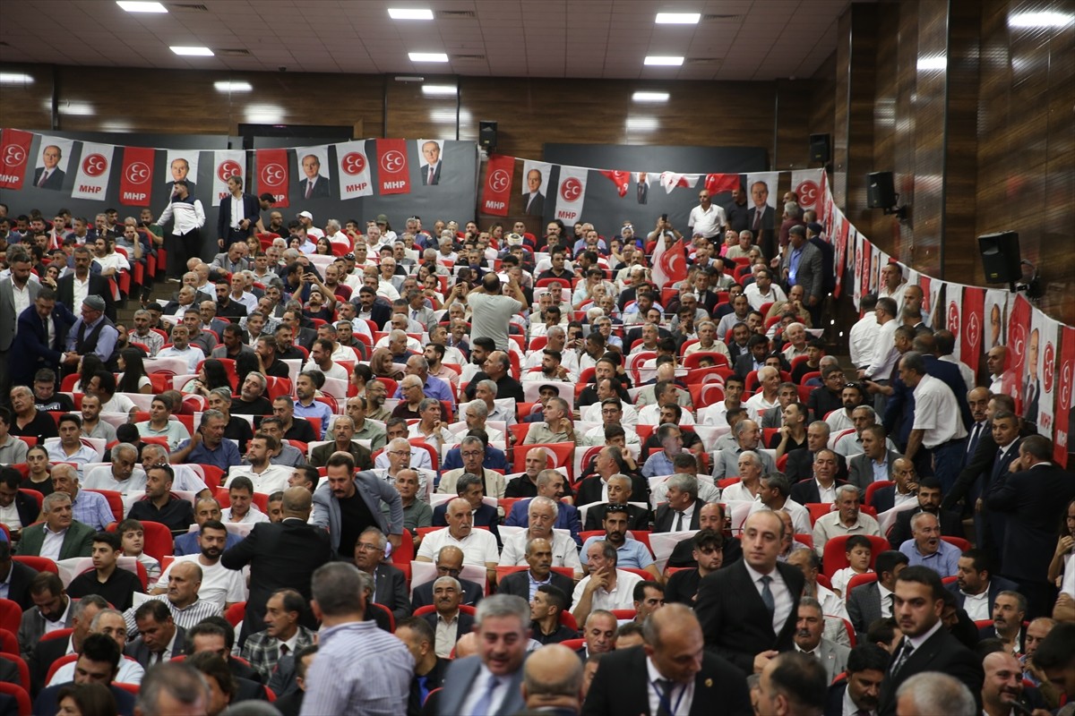 Van'da, Milliyetçi Hareket Partisi'nin (MHP) "Asırlık Birlik Sonsuz Kardeşlik" temasıyla...
