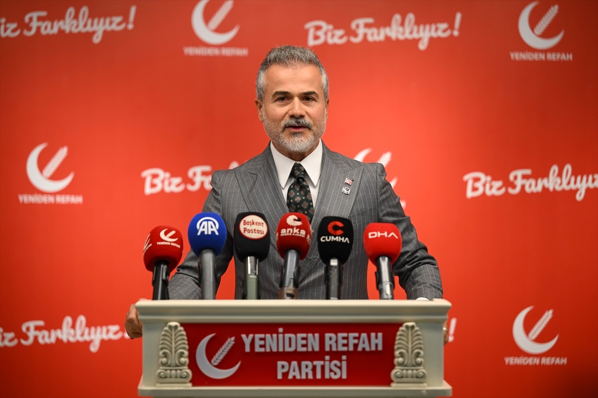 Yeniden Refah Partisi Genel Başkan Yardımcısı Suat Kılıç, parti genel merkezindeki Merkez Yürütme...