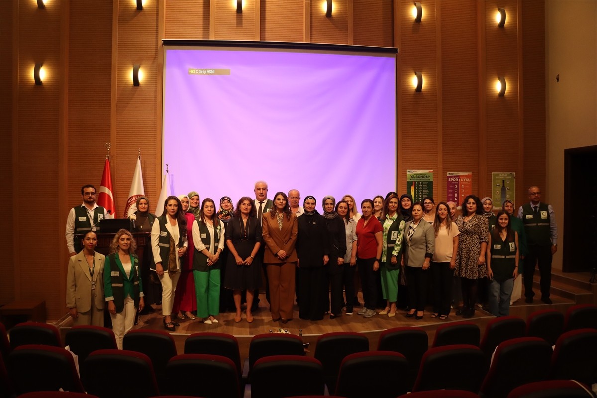 Yeşilay Hatay Şubesince kente yeni gönüllüler kazandırılması hedefiyle "Güçlü Kadınlar Bağımsız...