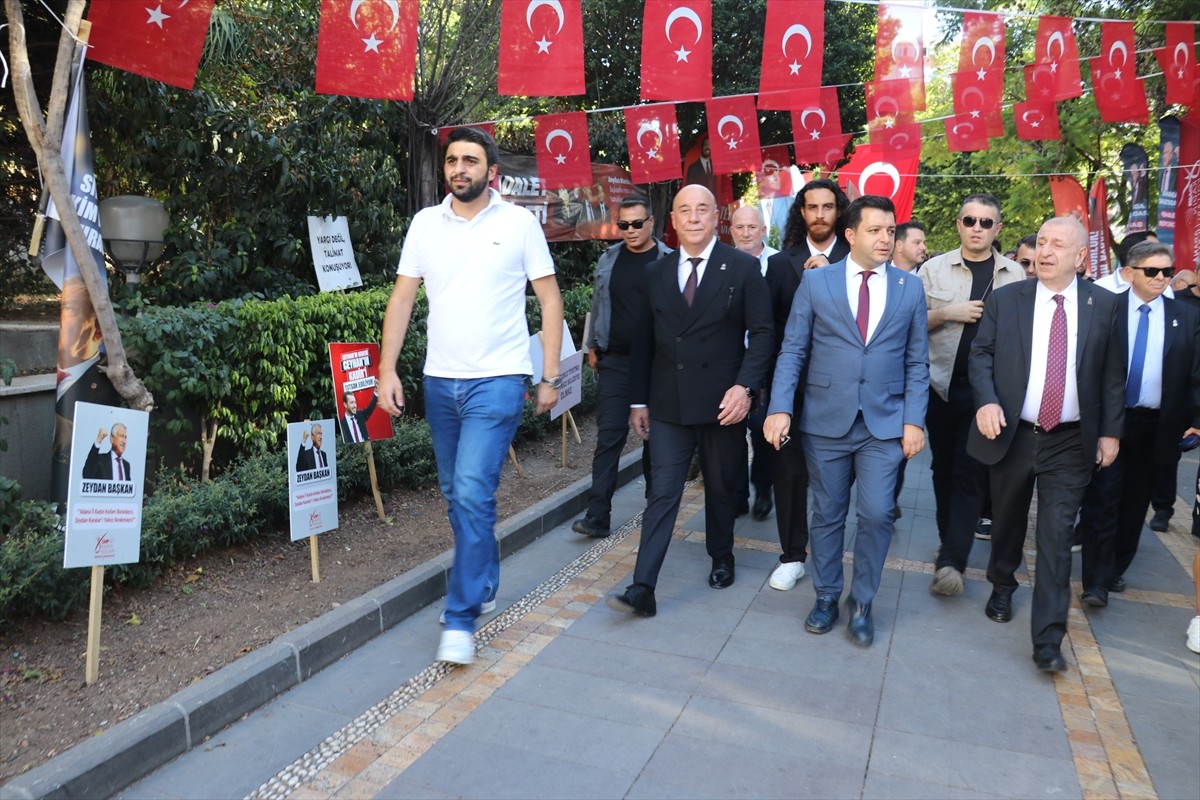 Zafer Partisi Genel Başkanı Ümit Özdağ (sağ 1), Adana'da çeşitli ziyaretler gerçekleştirdi. Özdağ...