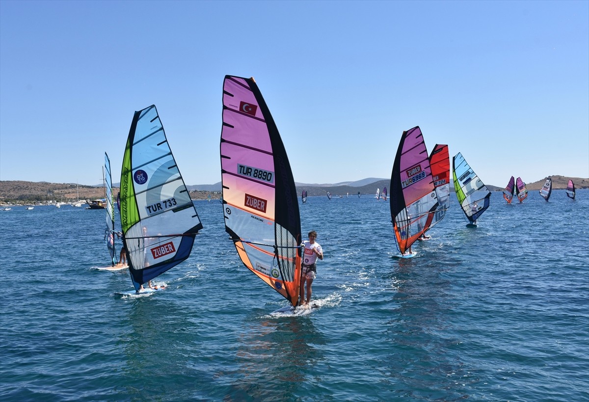Züber TYF Windsurf Türkiye Ligi Şampiyonası'nın 3. ayak yarışları, Muğla'nın Bodrum ilçesinde sona...