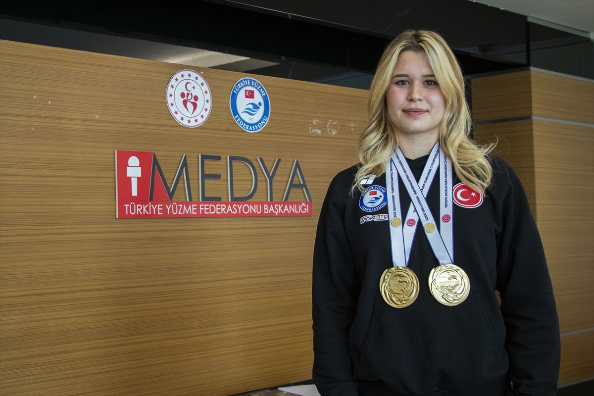 2025 Dünya Para Yüzme Şampiyonası’nda tarihi başarı elde eden milli sporcu Defne Kurt, altın...