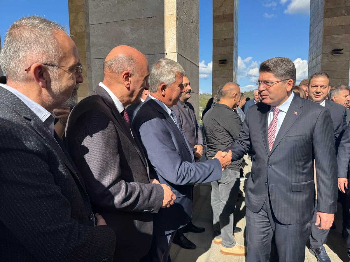 Adalet Bakanı Yılmaz Tunç (sağda), Bartın Üniversitesi 2025-2026 Akademik Yılı Açılış Töreni'nde...