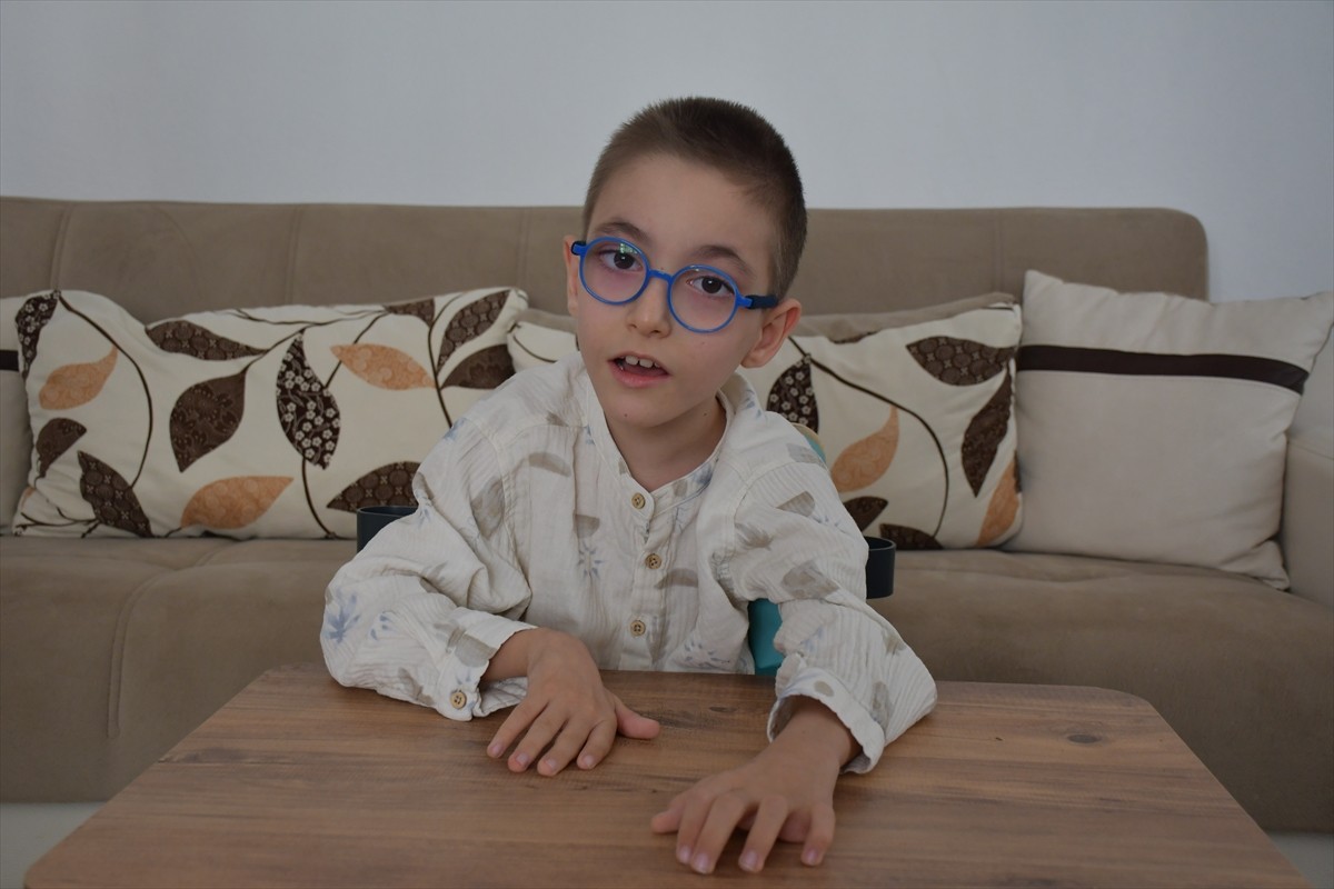 Adana'da serebral palsili (beyin felci) 9 yaşındaki Mehmet Yusuf Şen, fizik tedavinin yanı sıra...