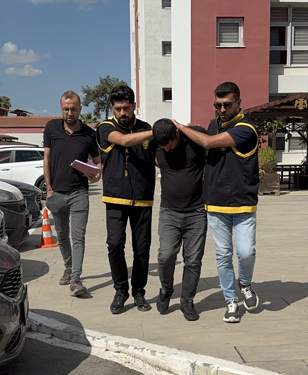 Adana'nın merkez Çukurova ilçesinde çıkan bıçaklı kavgada 1 kişiyi öldüren zanlı Seyfi E...