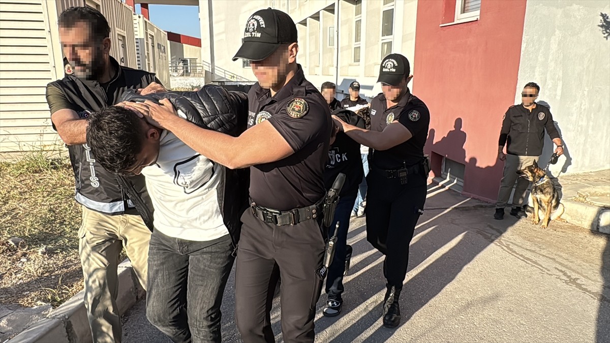 Adana merkezli 10 ilde Bayğaralar organize suç örgütüne yönelik operasyonlarda gözaltına alınan...