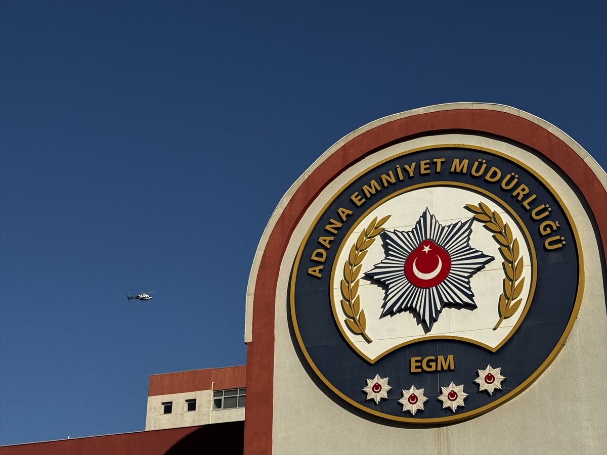 Adana merkezli 10 ilde Bayğaralar organize suç örgütüne yönelik operasyonlarda gözaltına alınan...