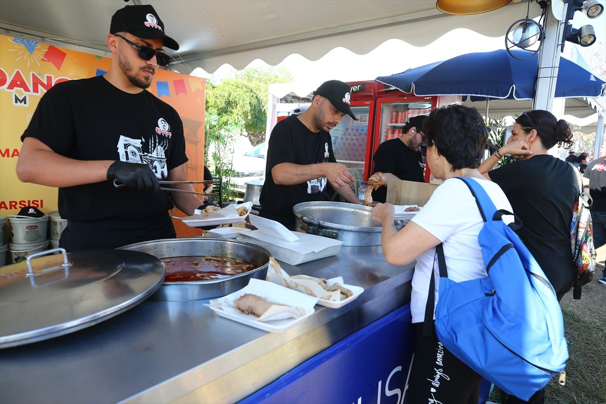 Adana Valiliğinin ev sahipliğinde "Kuşaktan Kuşağa" temasıyla düzenlenen 9. Uluslararası Adana...