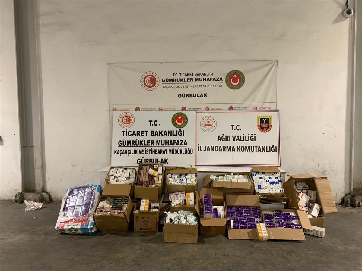 Ağrı'da bir tırın dorsesinde 3 bin 876 kutu ilaç ve 80 şişe tıbbi malzeme ele geçirildi, 1 kişi...