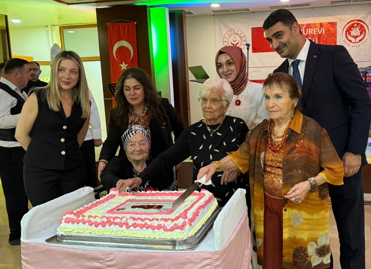 Aile ve Sosyal Hizmetler Bakanlığı İstanbul İl Müdürlüğü koordinasyonunda Etiler Huzurevi'nde...
