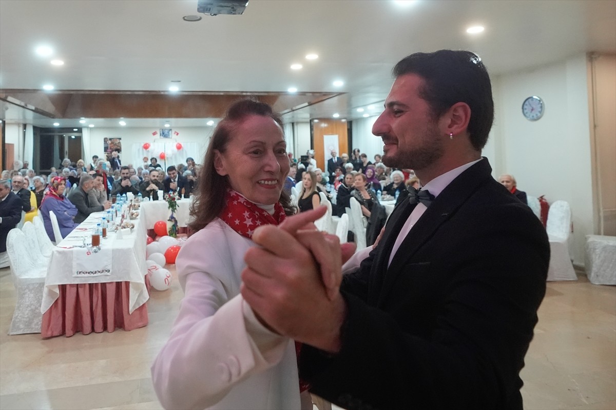 Aile ve Sosyal Hizmetler Bakanlığı İstanbul İl Müdürlüğü koordinasyonunda Etiler Huzurevi'nde...