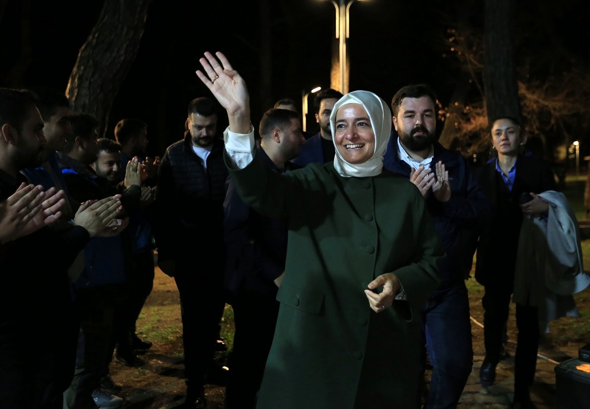 AK Parti Genel Başkan Yardımcısı Fatma Betül Sayan Kaya (ortada), AK Parti tarafından Kırkağaç...