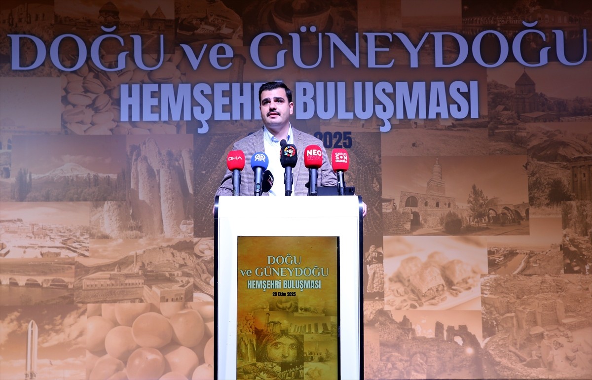 AK Parti Genel Sekreteri ve İzmir Milletvekili Eyyüp Kadir İnan, Balçova'daki bir otelde...