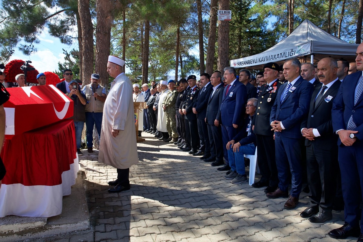 Aksaray'da trafik kazasında şehit olan Jandarma Astsubay Çavuş Kemal Özgür'ün cenazesi, memleketi...