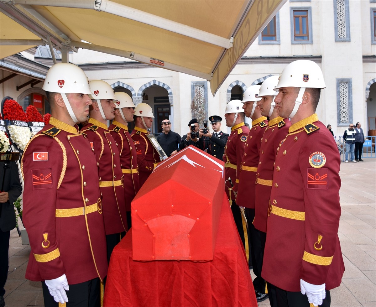 Aksaray'daki trafik kazasında şehit olan Jandarma Uzman Çavuş Arif Özdemir'in cenazesi, memleketi...