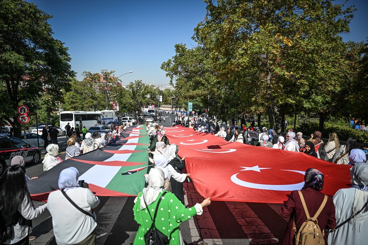Ankara'da AK Parti İl Kadın Kolları tarafından, Gazze'deki zulme dikkati çekmek amacıyla 'Gazze...
