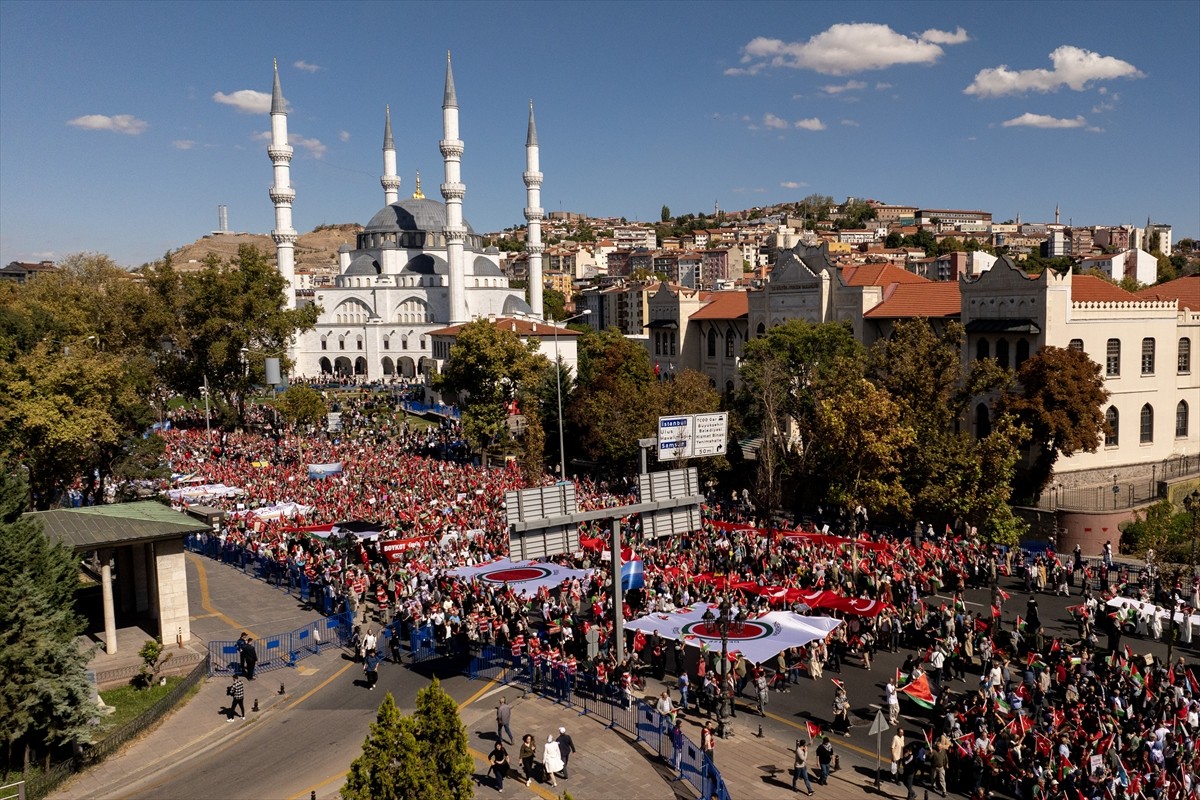 Ankara Filistin Dayanışma Platformuna (ANFİDAP) mensup sivil toplum kuruluşları, Filistin'de...