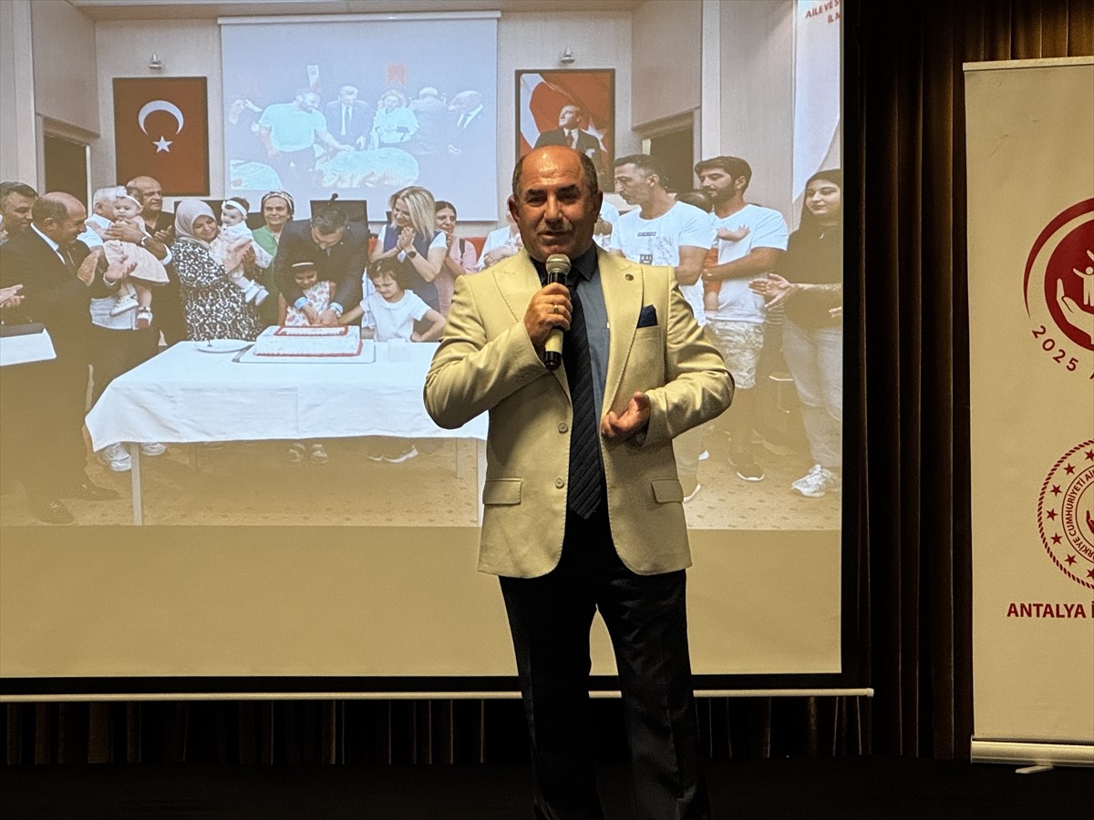 Antalya'da Aile ve Sosyal Hizmetler İl Müdürlüğünce hayata geçirilen "Gönül Elçileri" projesiyle...