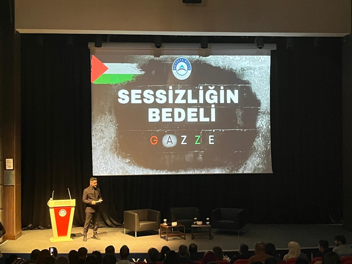Antalya Bilim Üniversitesince düzenlenen "Sessizliğin Bedeli Gazze" söyleşisinde, Filistin ve...