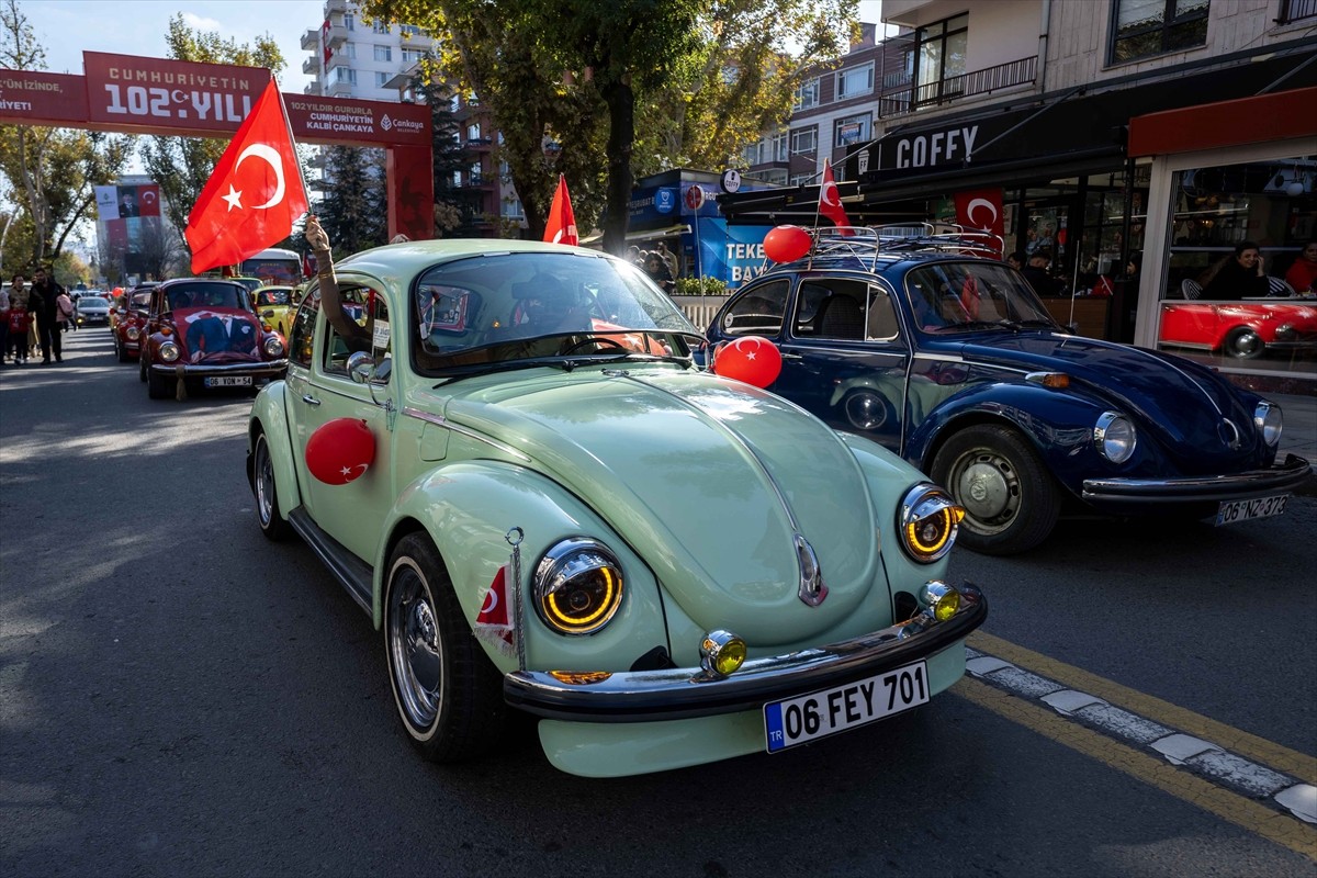 Başkentte, 29 Ekim Cumhuriyet Bayramı dolayısıyla Bahçelievler 7. Cadde'de kortej düzenlendi....