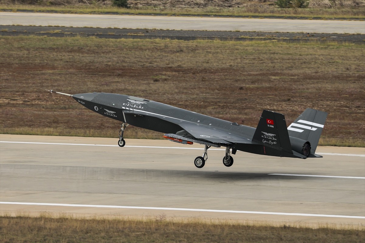 Baykar tarafından milli ve özgün olarak geliştirilen Türkiye’nin ilk insansız savaş uçağı...