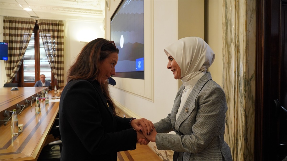 Birtakım temaslar için İtalya'nın başkenti Roma'da bulunan Aile ve Sosyal Hizmetler Bakanı Mahinur...