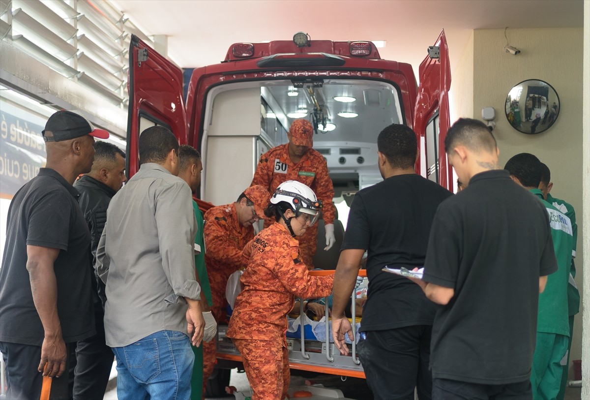 Brezilya'nın Rio de Janeiro eyaletindeki uyuşturucu operasyonunda, ilk belirlemelere göre 4'ü...