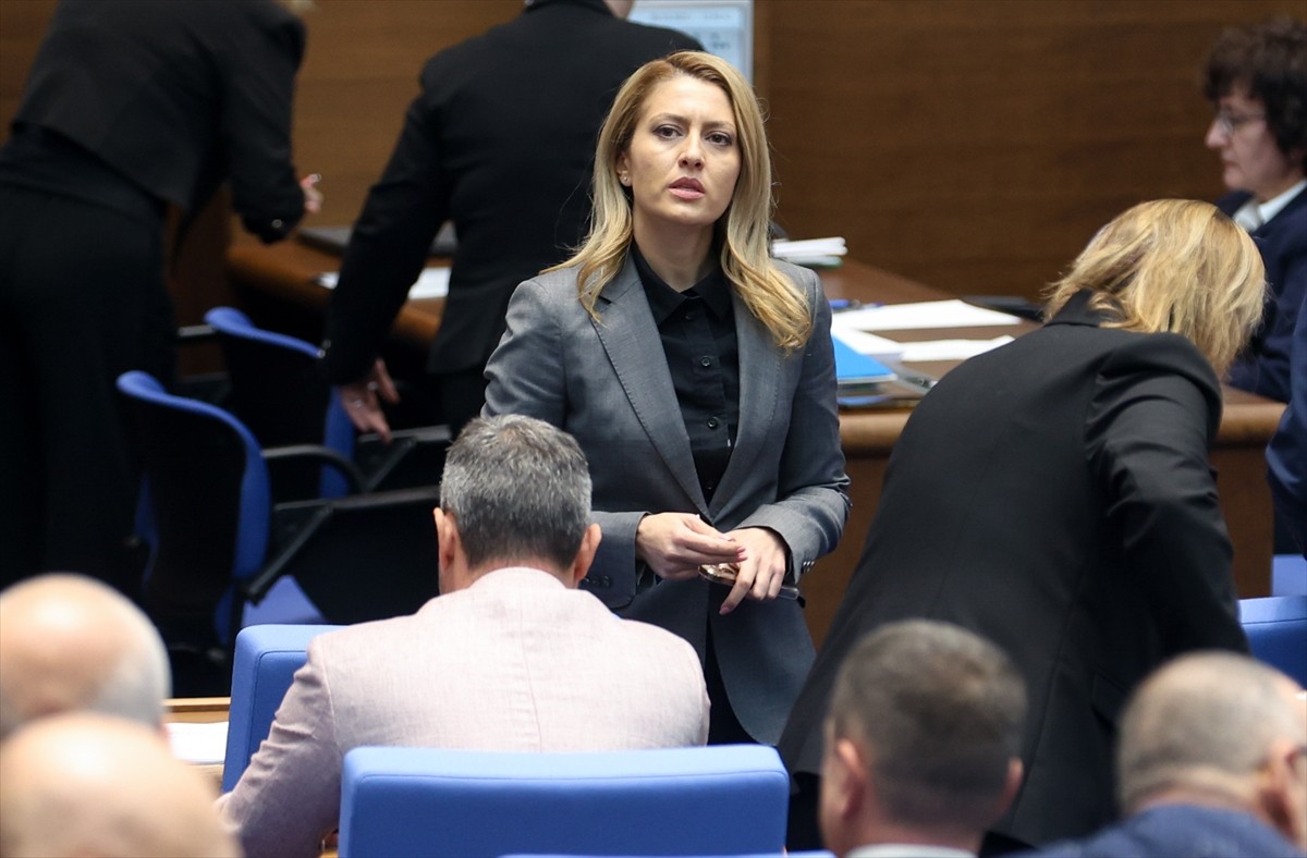 Bulgaristan Parlamentosu, istifa eden eski Meclis Başkanı Natalya Kiselova'nın yerine Raya...