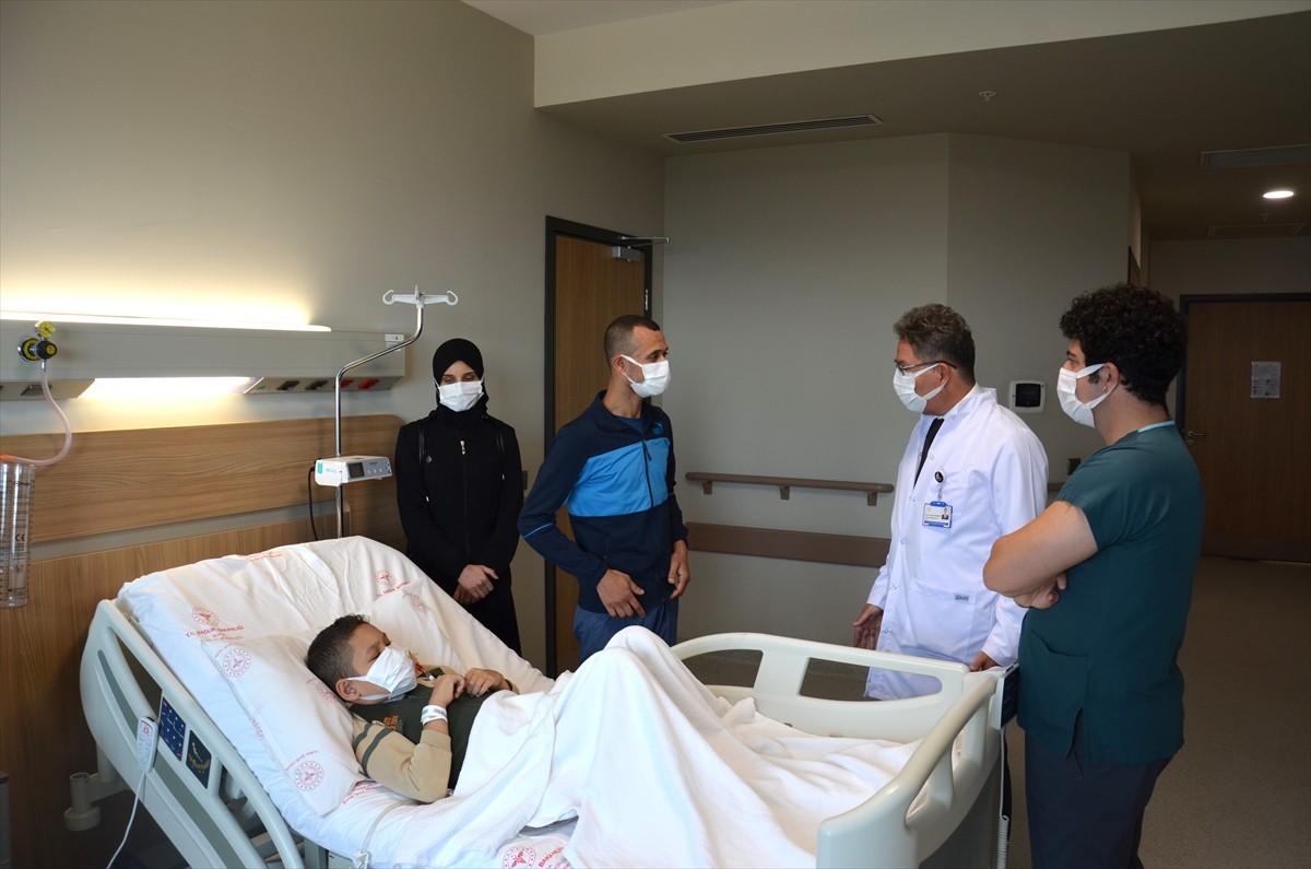 Bursa'da böbrek rahatsızlığı bulunan 9 yaşındaki Suriye uyruklu İdo Alabdul Ghafour, babasından...