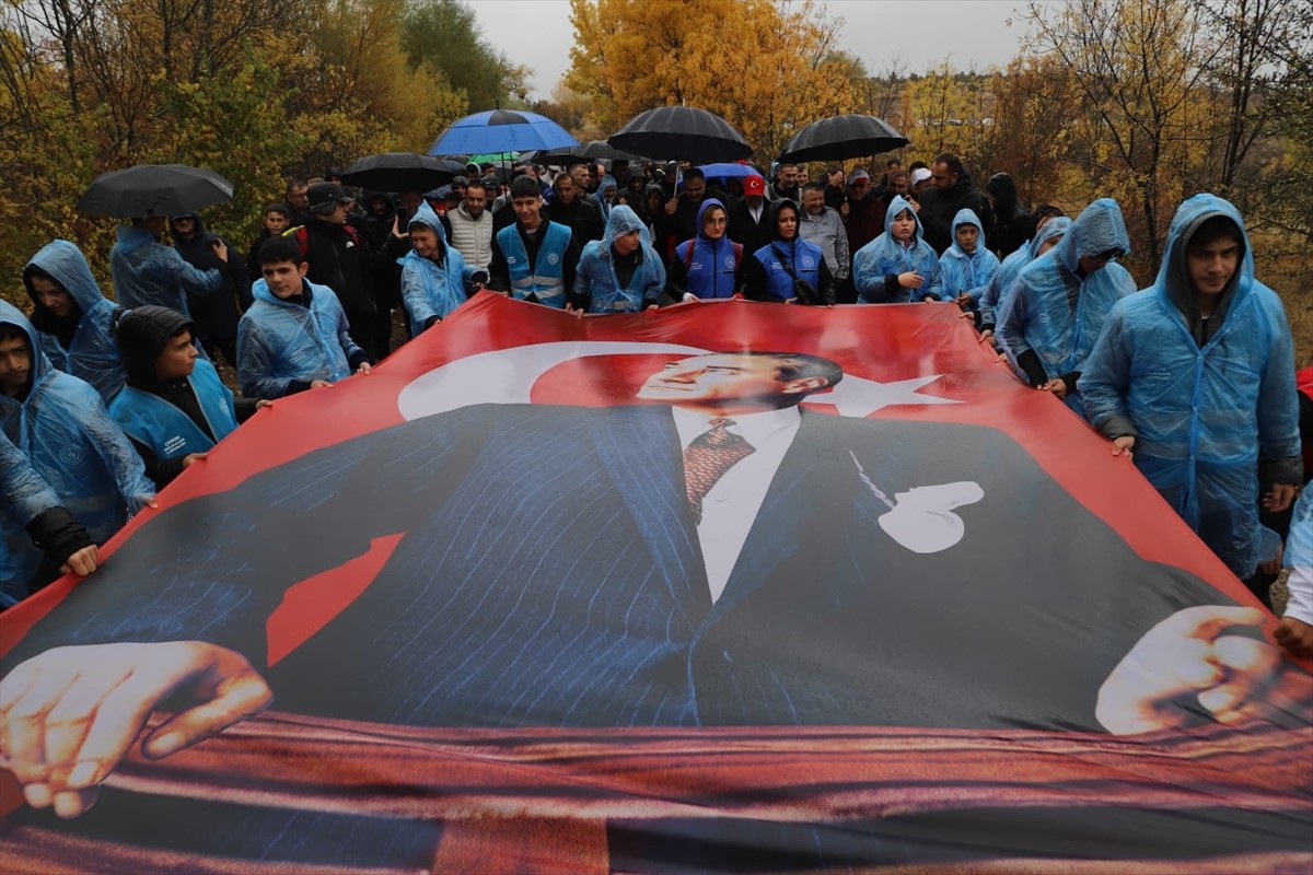 Çankırı'da Kurtuluş Savaşı'nda silahların cepheye ulaştırıldığı yolda "16. İstiklal Yolu Yürüyüşü"...