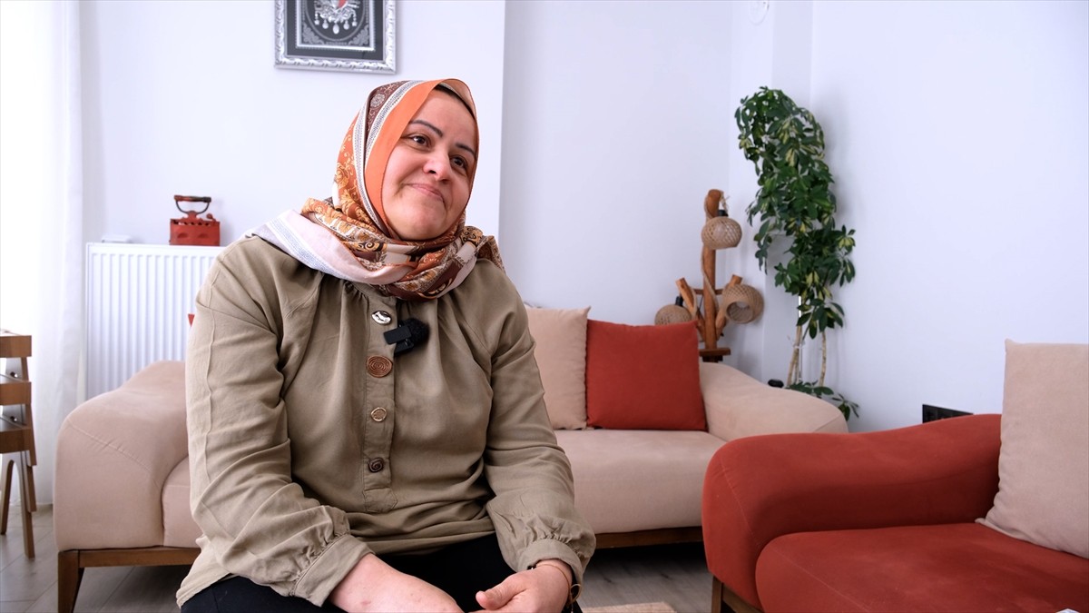 Çevre, Şehircilik ve İklim Değişikliği Bakanı Murat Kurum, sosyal konut projeleriyle ev sahibi...