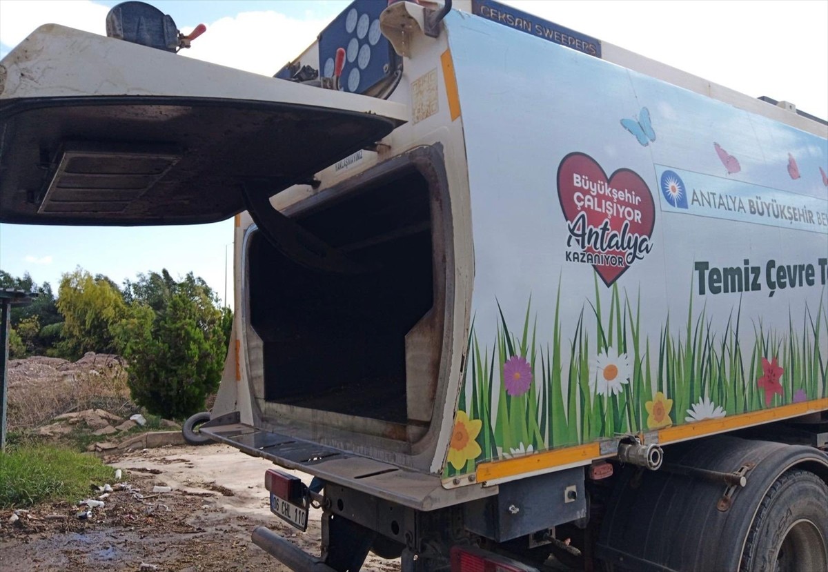 Çevre, Şehircilik ve İklim Değişikliği Bakanlığı, Antalya'da açık alana bırakılan atıklar...