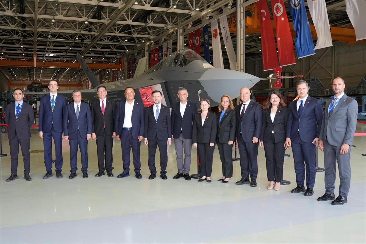 CHP Genel Başkanı Özgür Özel, Milli Muharip Uçak KAAN'a ilişkin "KAAN'ımız gücünü dışarıdan değil...