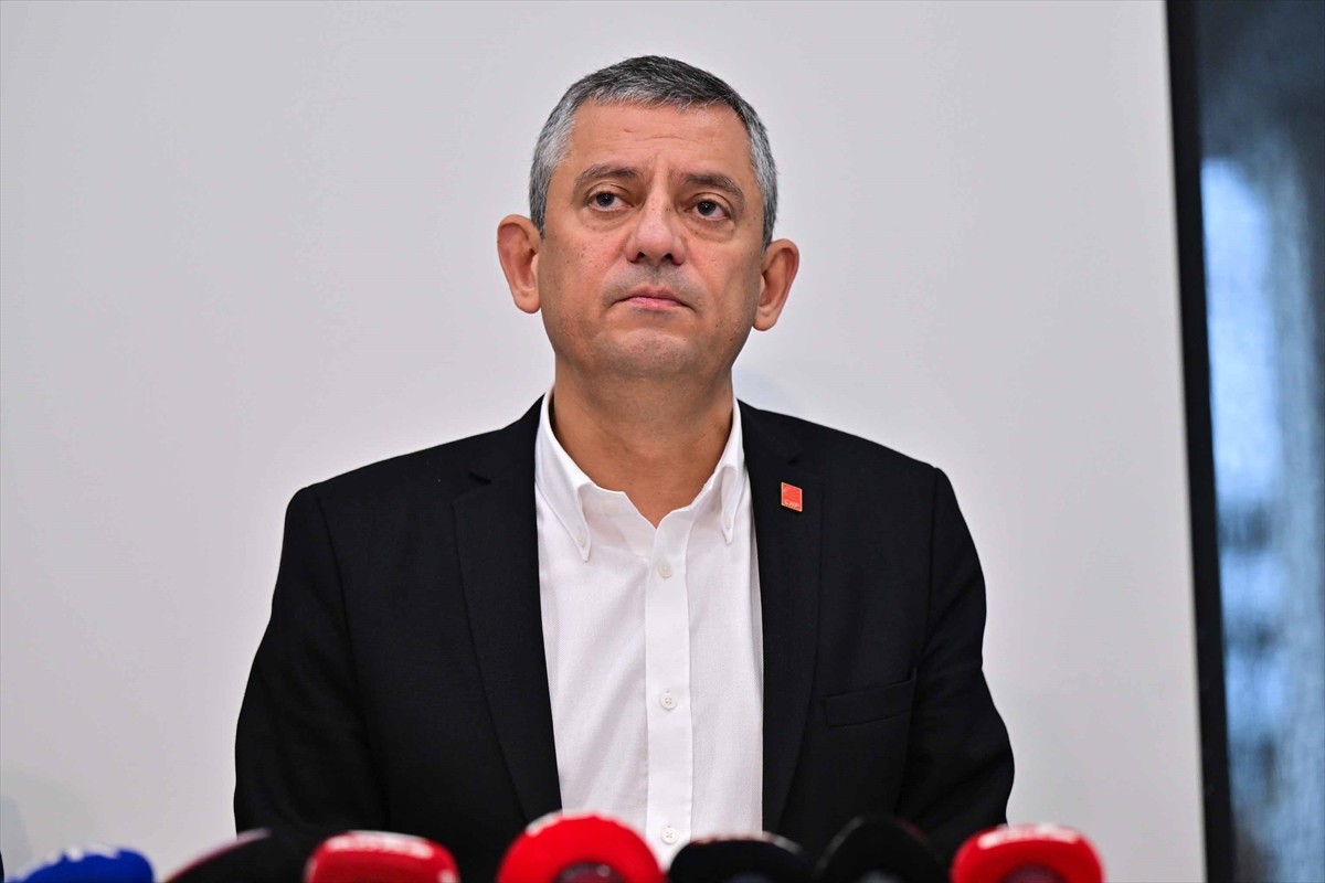 CHP Genel Başkanı Özgür Özel (sağ 2), İspanya ve Belçika temasları için yurt dışına çıkmadan önce...