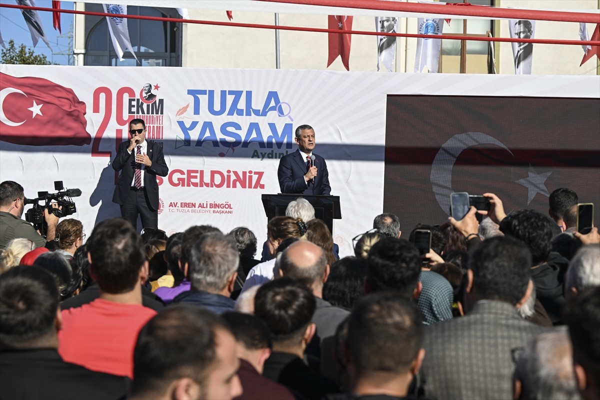 CHP Genel Başkanı Özgür Özel, Tuzla Belediyesi'nin kültür, sanat ve yaşam merkezi Tuzla Yaşam...