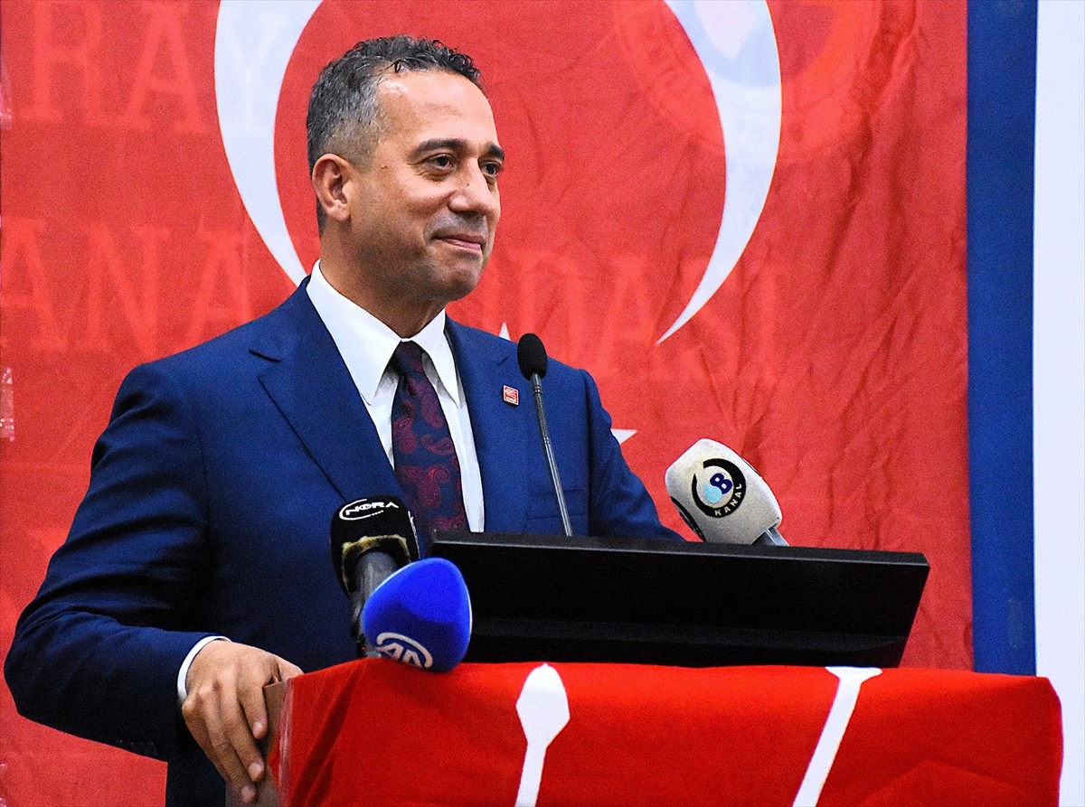 CHP Grup Başkanvekili Ali Mahir Başarır (ortada), Aksaray Ticaret ve Sanayi Odası Konferans...