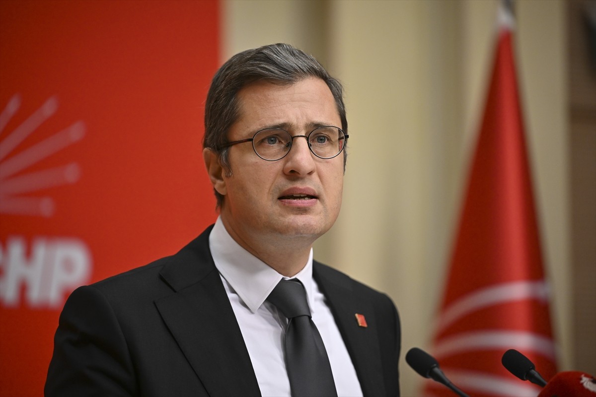 CHP Sözcüsü Deniz Yücel, parti genel merkezinde Genel Başkan Özgür Özel'in başkanlığında...