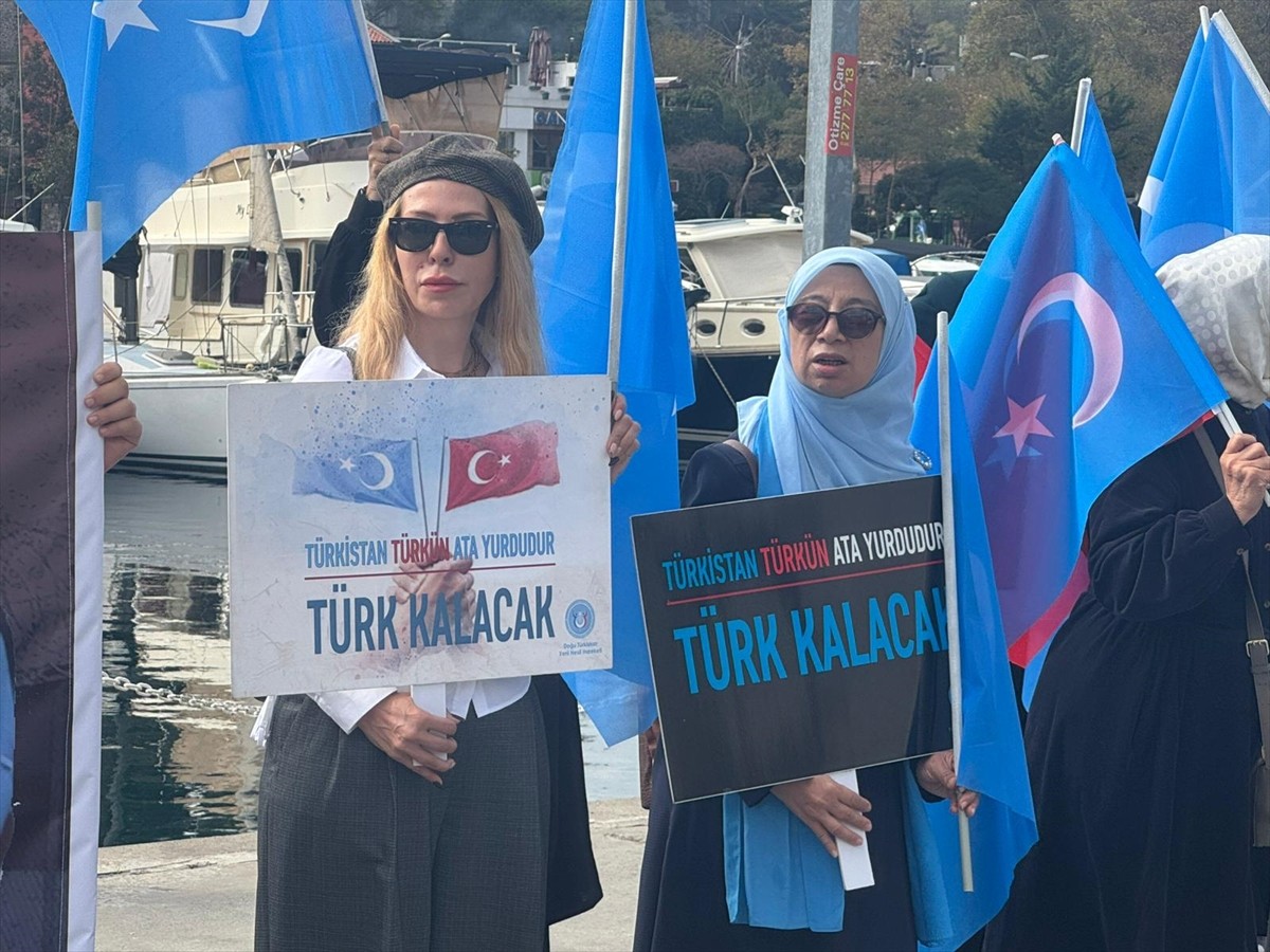Çin'in Sincan Uygur Özerk Bölgesi'ne yönelik politikaları, İstanbul'un Çin Konsolosluğu yakınında...