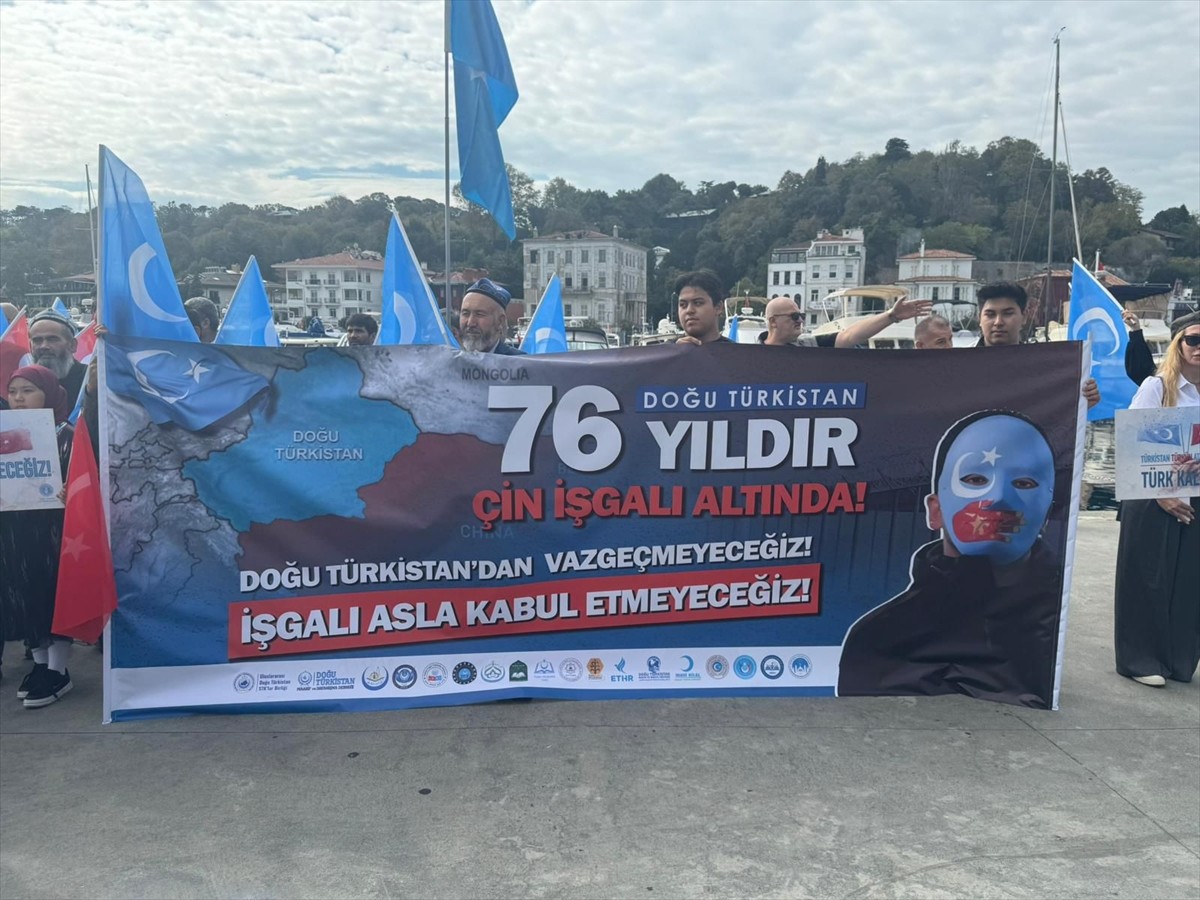 Çin'in Sincan Uygur Özerk Bölgesi'ne yönelik politikaları, İstanbul'un Çin Konsolosluğu yakınında...