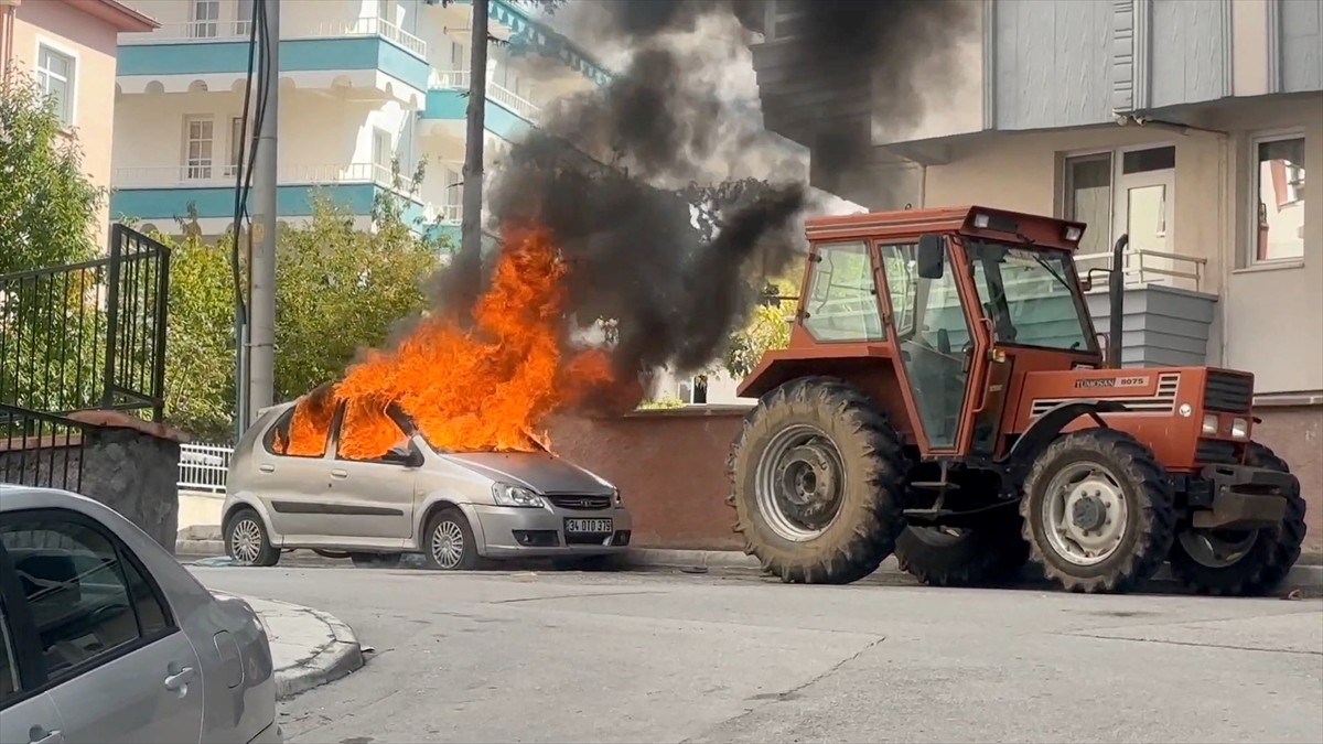 Çorum'da, bir kadın dini nikahla birlikte yaşadığı kişinin otomobilini ateşe vererek...