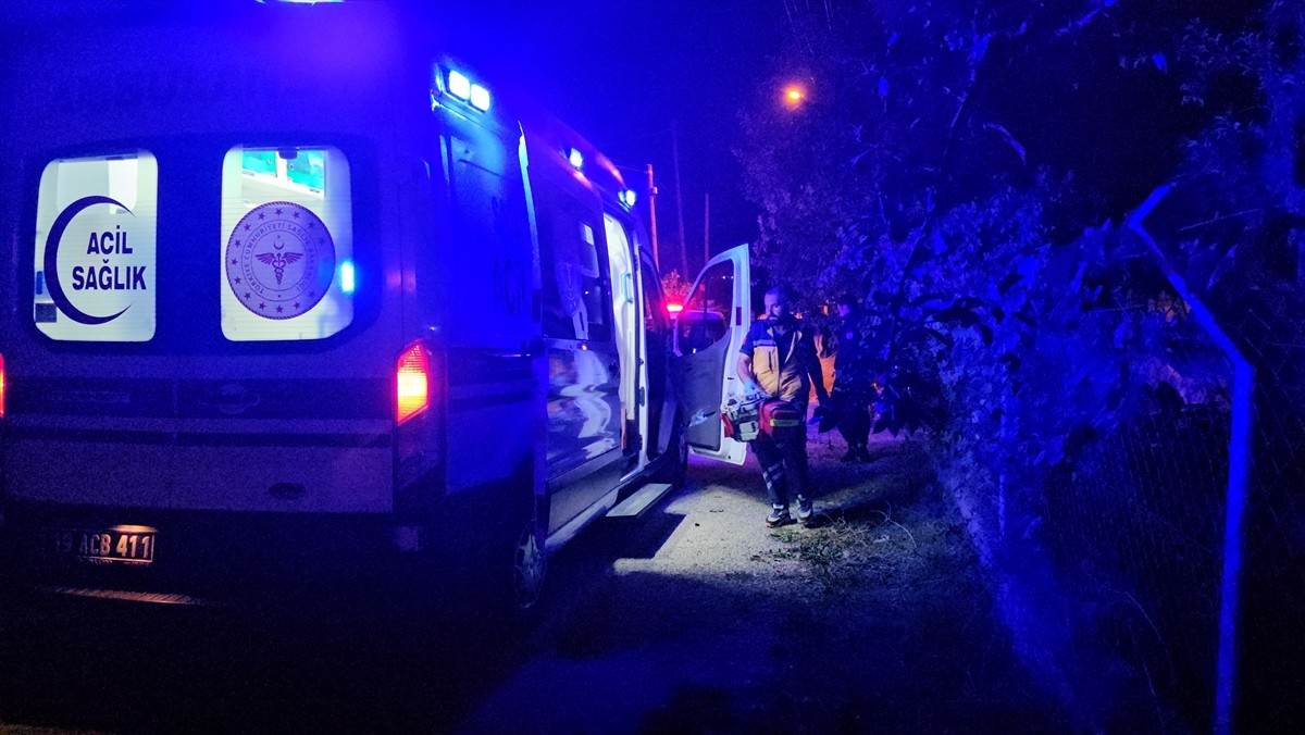 Çorum'da bir kişi oğlu tarafından silahla vurularak öldürüldü.