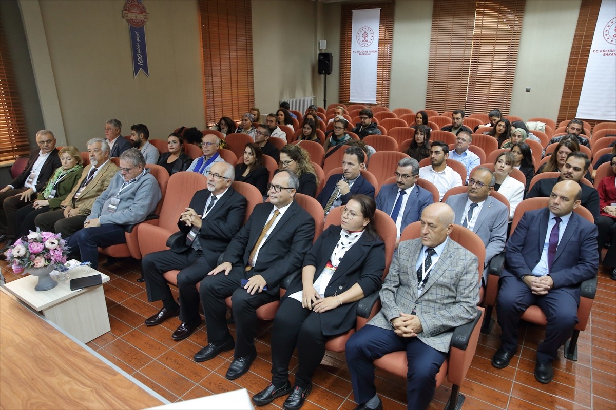 Çorum'da "Uluslararası 8. Çorum Kazı ve Araştırmalar Sempozyumu" başladı. Sempozyum, Çorum...