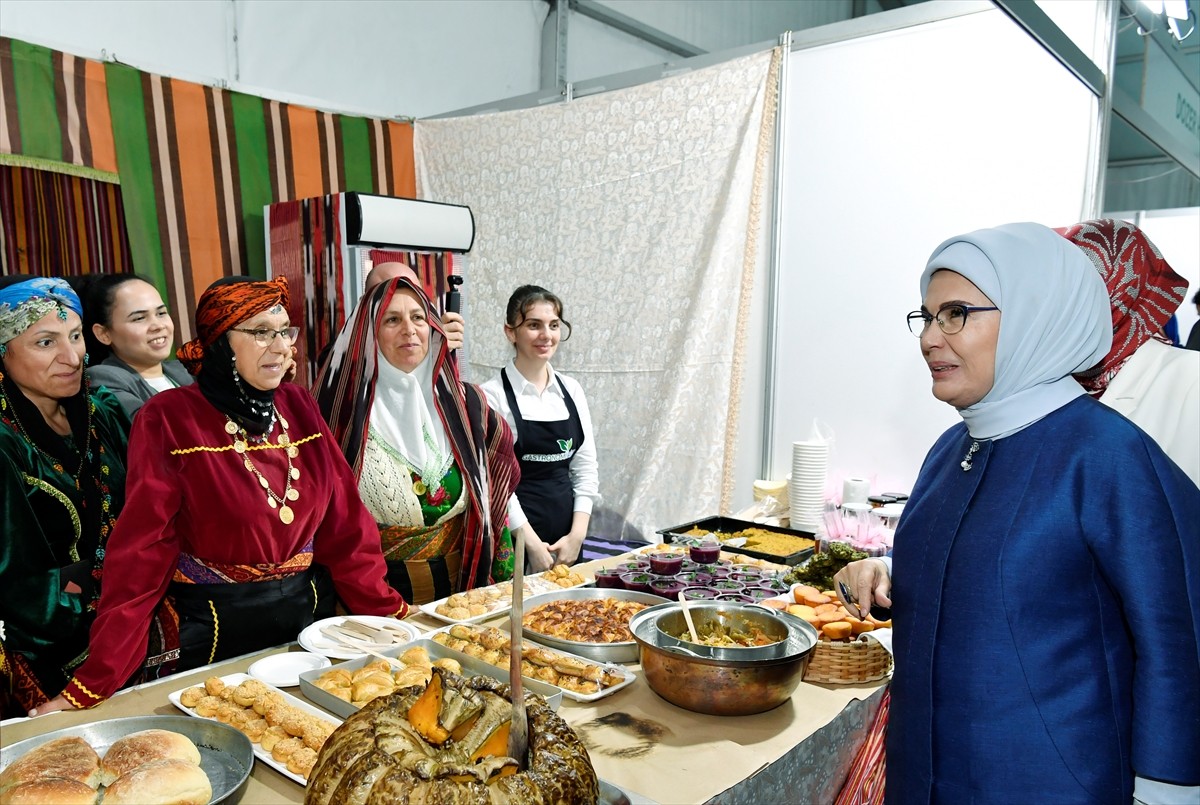 Cumhurbaşkanı Recep Tayyip Erdoğan'ın eşi Emine Erdoğan, Rize'de düzenlenen "5. Rize Gastronomi...